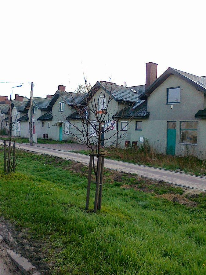 Brzydkie szeregówki w Józefowie