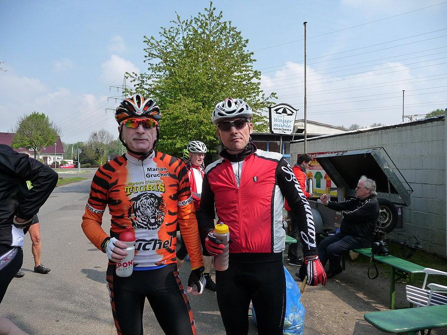 RTF Rhein-Erft-Giro Düsseldorf - team na trasie