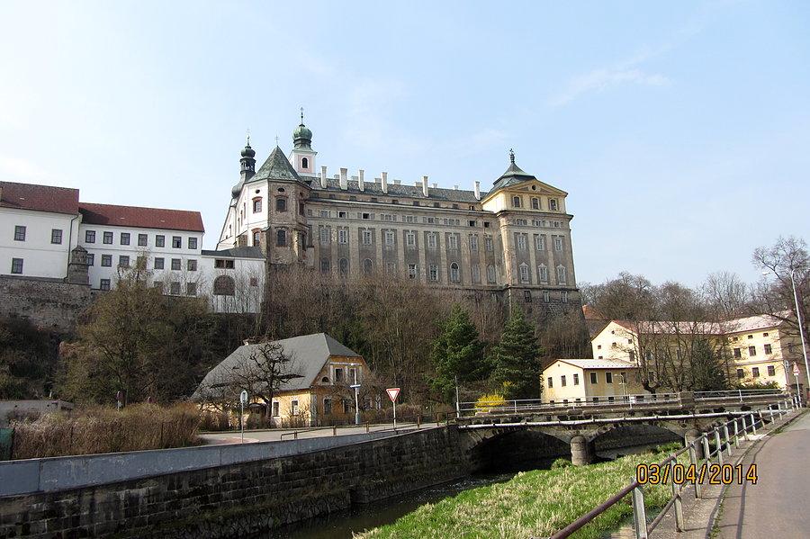 Broumov - widok na Klasztor Benedyktynów.przy rynku