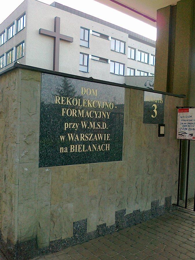Wyjaśnienie na tablicy informacyjnej