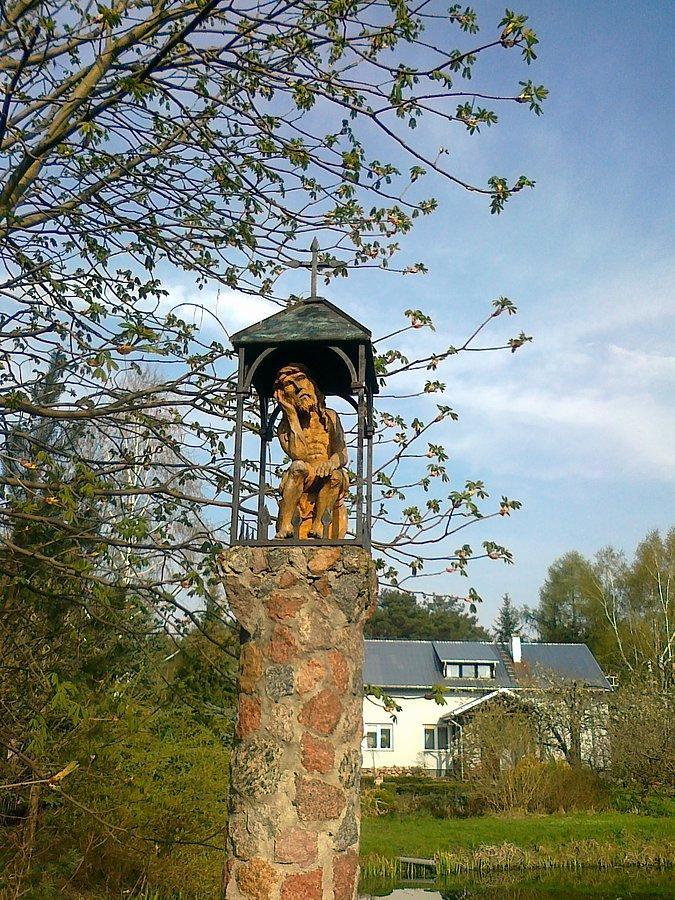Na Osiedlowej w Babicach znalazłam tylko zafrasowanego Chrystusa, a szukałam innej kapliczki