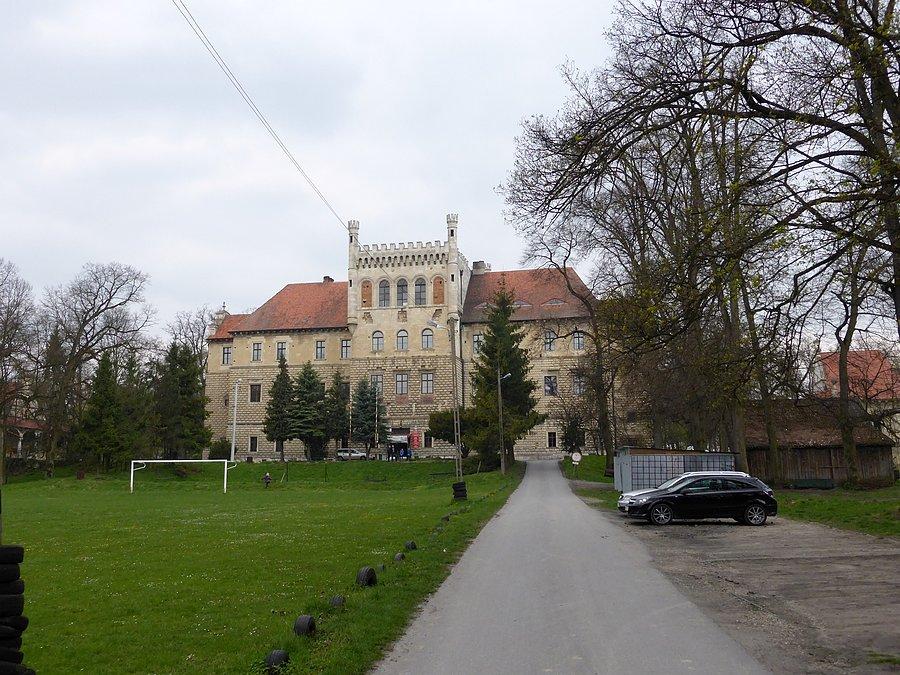 Jest zamek, gdzieś obok musi być kaplica