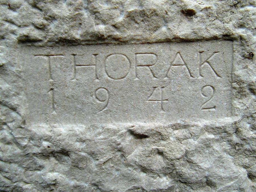 Rzeźba "Macierzyństwo" Josefa Thoraka