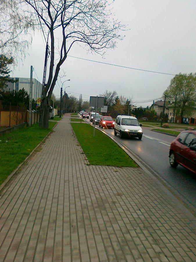 Ludzie jadą do pracy