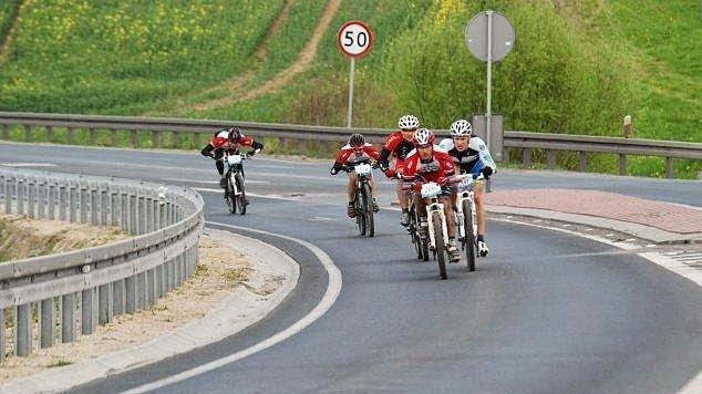 Aerodynamicznie zjeżdżamy, tak pod 60 km/h