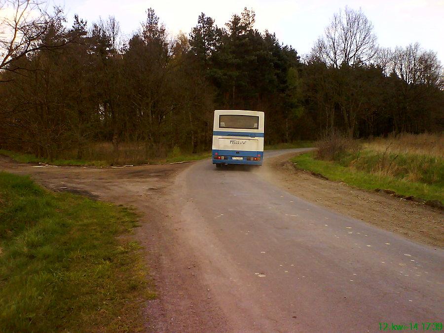 Remontują drogę do Brzeźnicy (same muldy i wąsko)