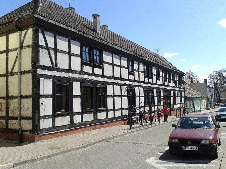 Dom, obecnie biblioteka w Lipianach