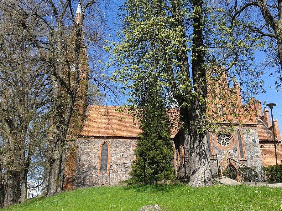 Kościół parafialny p.w. Wniebowzięcia NMP w Lipianach