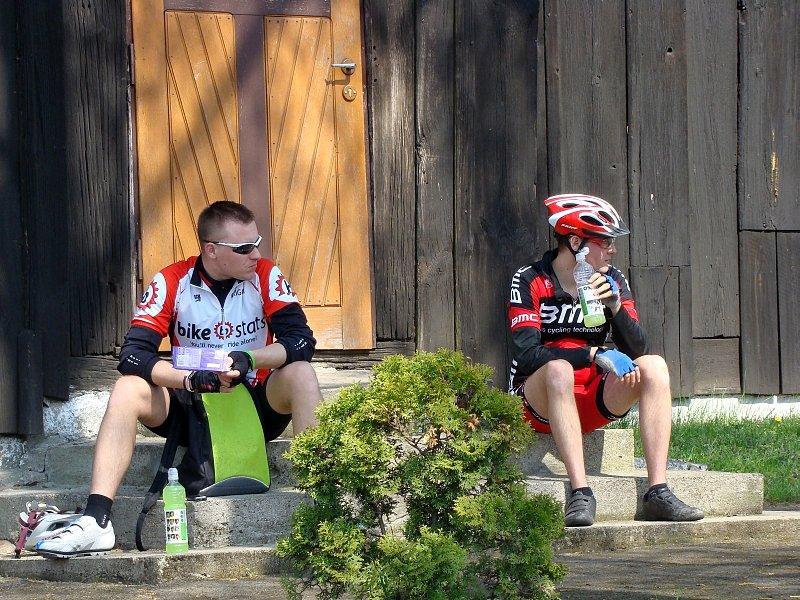 Popas w Jabłkowie przed kościołem