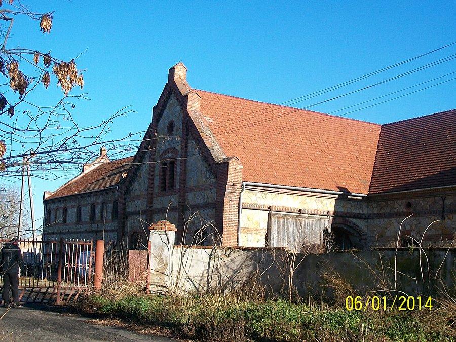 Zabudowania przypałacowe