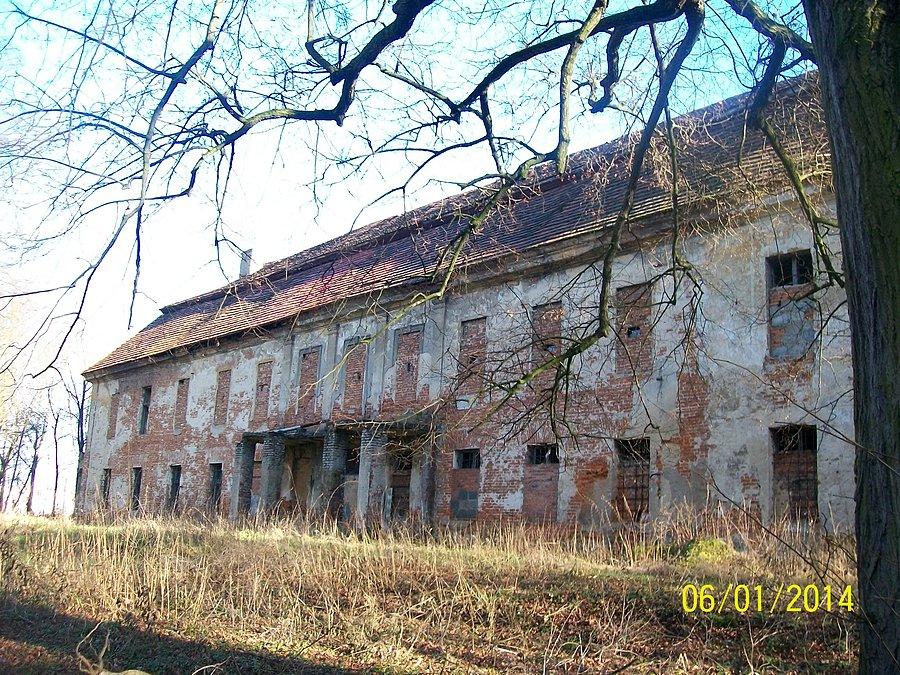 Pałac w Rozkochowie od strony parku