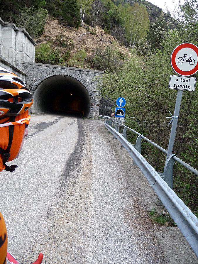 Runde Locarno-Re-Cannobio-Locarno - tunel na trasie