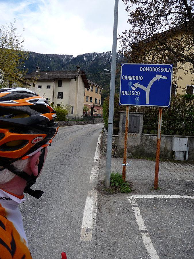 Runde Locarno-Re-Cannobio-Locarno - skręt na Cannobio na 713 mnpm