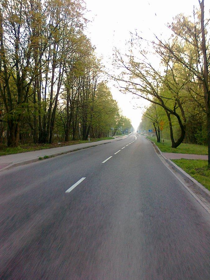 Dziś droga też pusta, chociaż to dzień powszedni i godzina 6.20