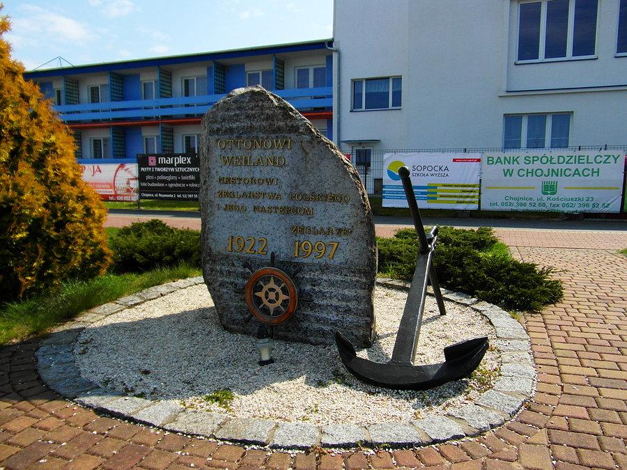 Pomnik na cześć Ottona Weiland w Charzykowach