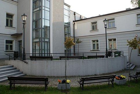 Dziedziniec biblioteki