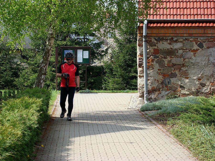 W Dobrej Wojtek zwiedza zabytki