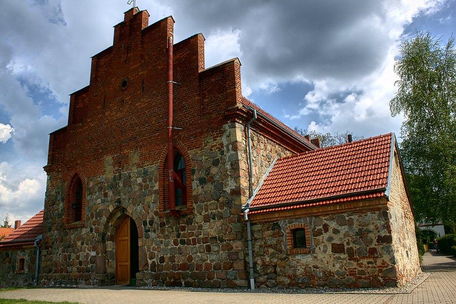 Kościół p.w. Matki Bożej Królowej Świata w Dobrej