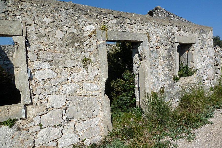 Opuszczony dom. Z kamienia, a jakże