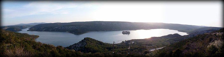 Panorama z wysepką w tle
