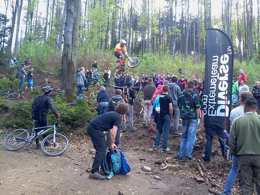 Spotkałem też Wojtka Śliwkę (z plecaczkiem). Kto pamięta jak Wojtek wygrywał zjazdy?