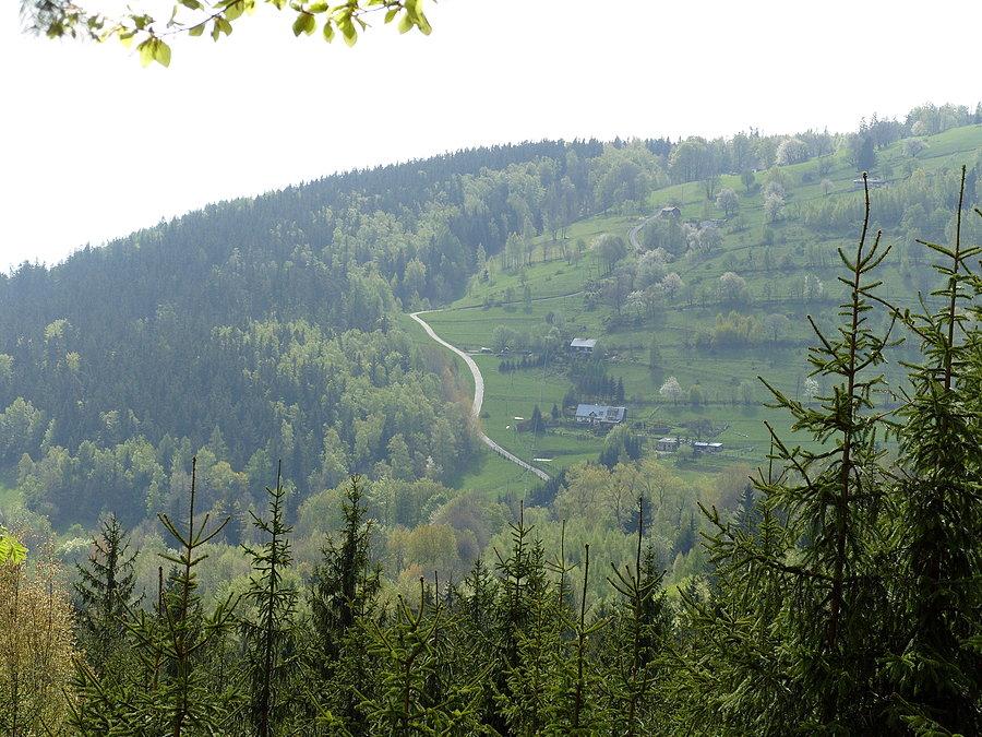 Podczas krótkiego parę kilometrów podjazdu, ukazują się pierwsze piękne widoki, ale to jeszcze nie to, wisienka czeka jak zawsze na szczycie ;))
