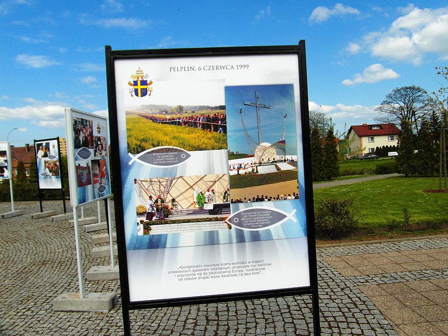Wystawa poświęcona JP II – przygotowana przez Fabrykę Sztuk w Tczewie