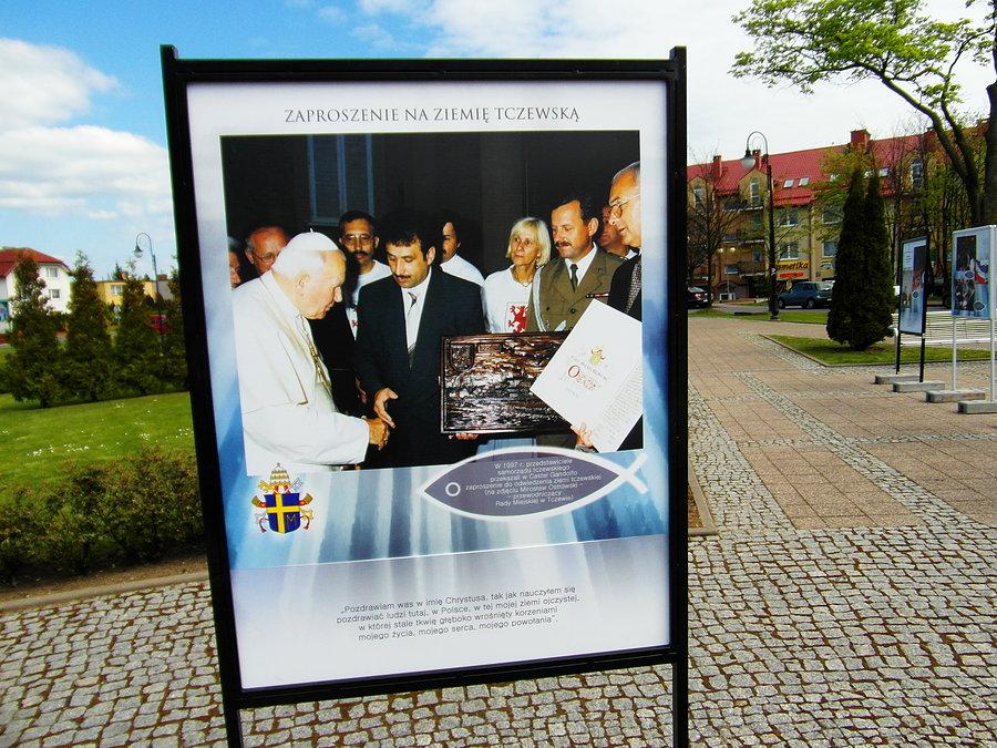Wystawa poświęcona JP II – przygotowana przez Fabrykę Sztuk w Tczewie