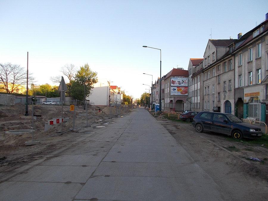 Browarna - płyty na torowisku
