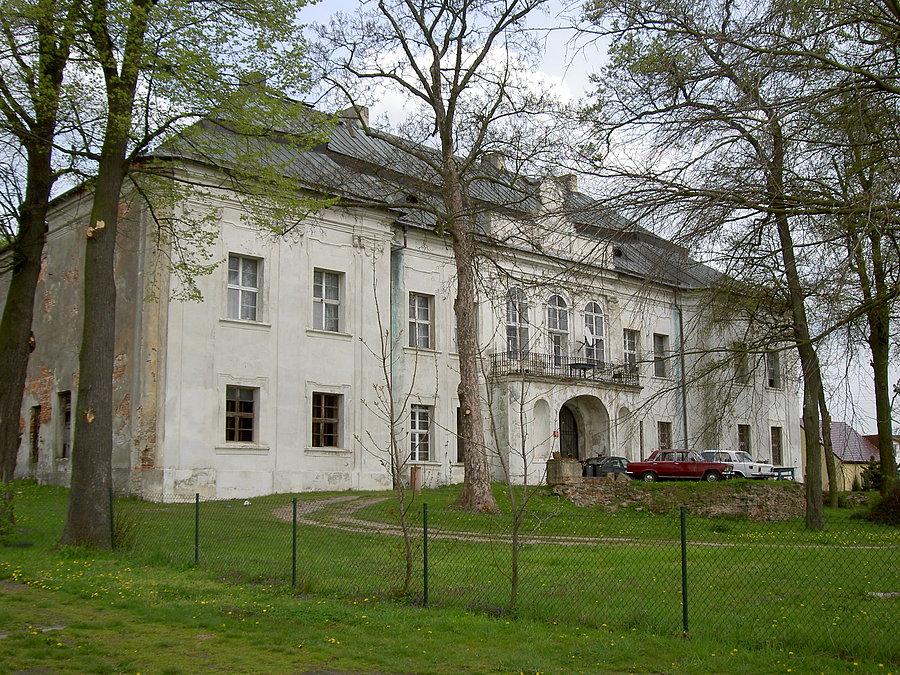 Pałac w Pisarzowicach od frontu