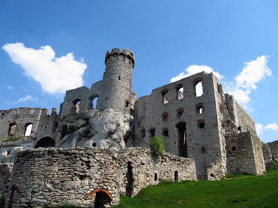 Na podzamczu tłoczno