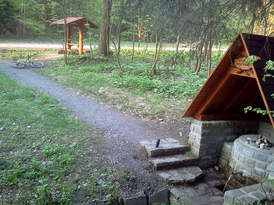 Źródelko w dolinie