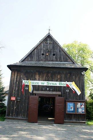 Drewniany kościół p.w. Świętej Małgorzaty Dziewicy i Męczennicy w Janisławicach