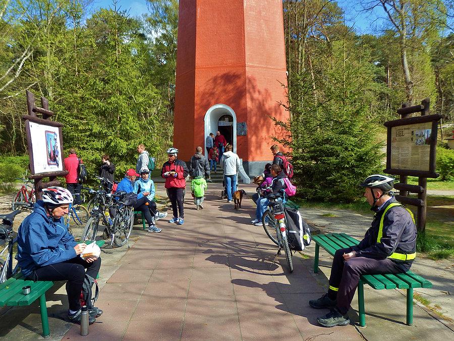 Na trasie wycieczki rowerowej -po Helu. Latarnia morska na Helu