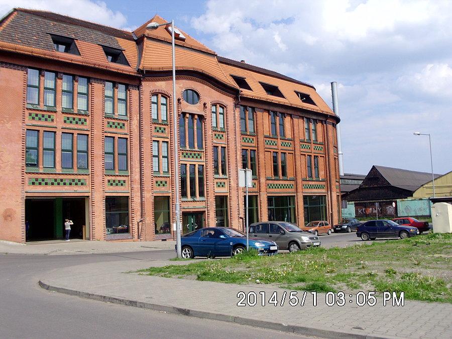 Ponoć najstarszy dom handlowy w Polsce - pochodzący z 1904 roku Kaufhaus na granicy Nowego Bytomia i Chebzia