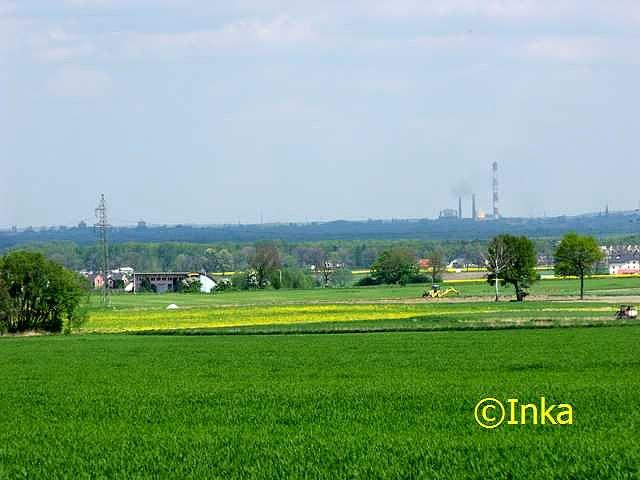Po drodze do Bujakowa widać elekrociepłownie