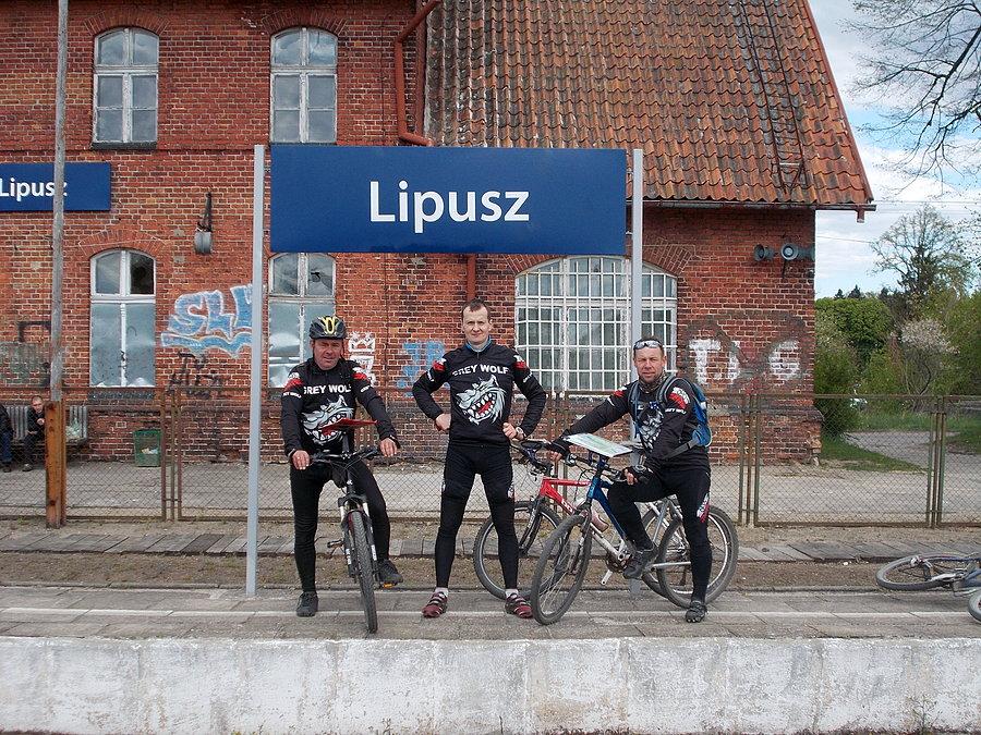Na pewnym peronie czekając na pociąg do H