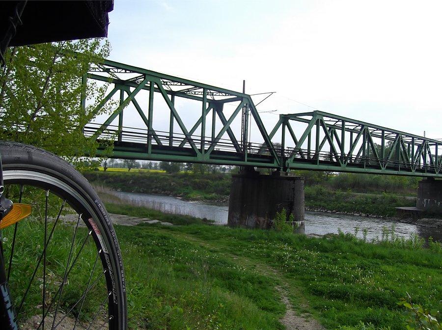 Most kolejowy nad Odrą