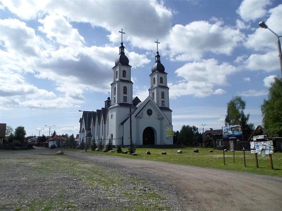 Kościół we wsi Zakręt