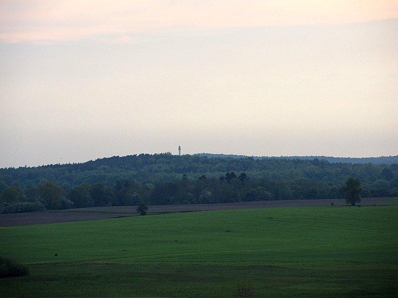 Dziewicza Góra widziana ze wzniesienia w Kowalskim
