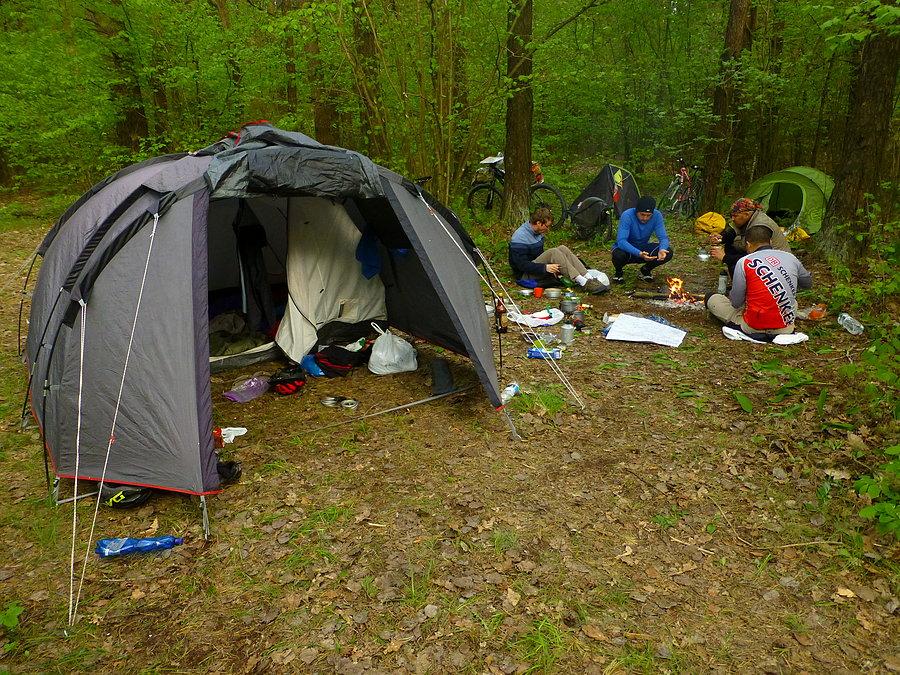 Nasza willa i codzienny rytuał porannego rozmarzania przy ognisku