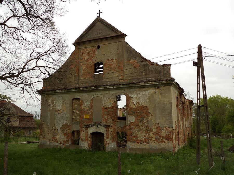 Ruiny kościoła ewangelickiego w Przecławiu - raptem 107 lat temu był jeszcze przebudowywany