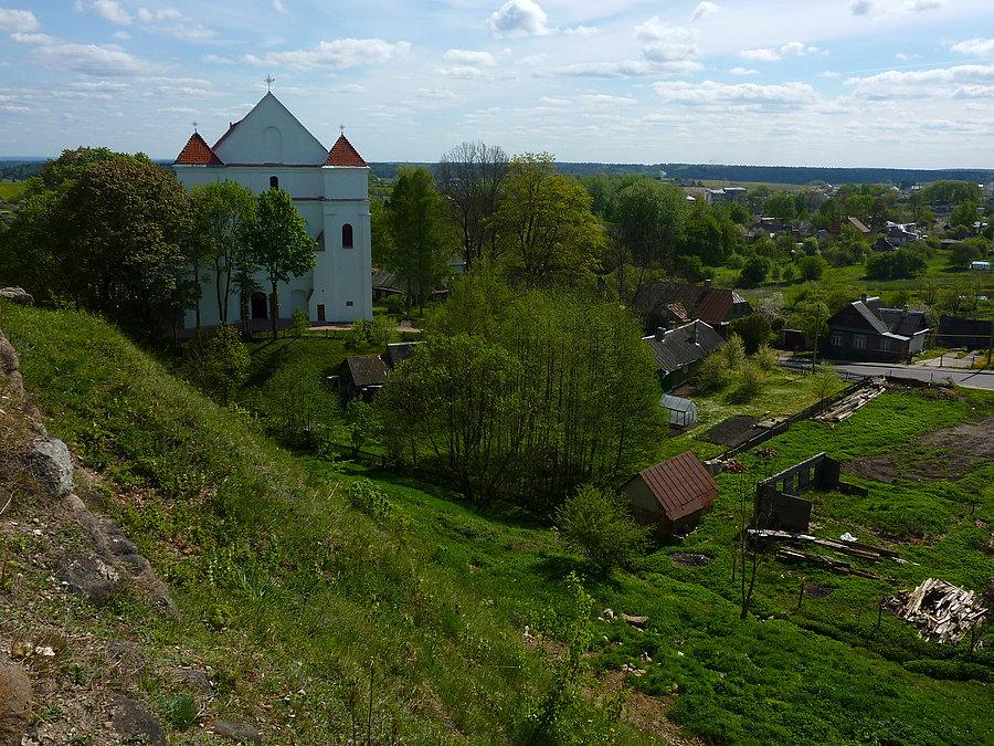 Widok z Góry Zamkowej. W widocznej na zdjęciu farze w 1799 r. ochrzczony został Adam Mickiewicz