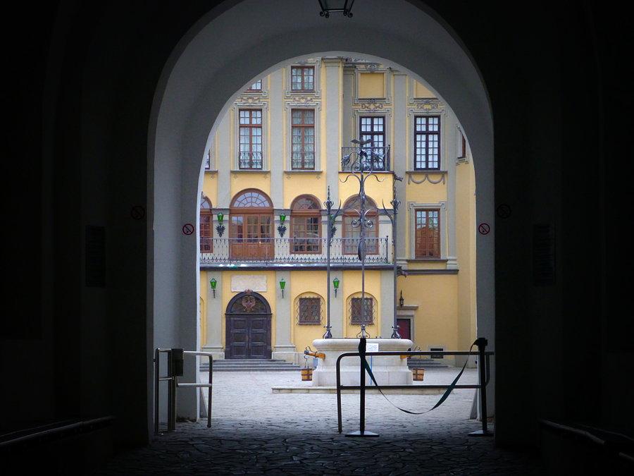 Dziedziniec nieświeskiego zamku