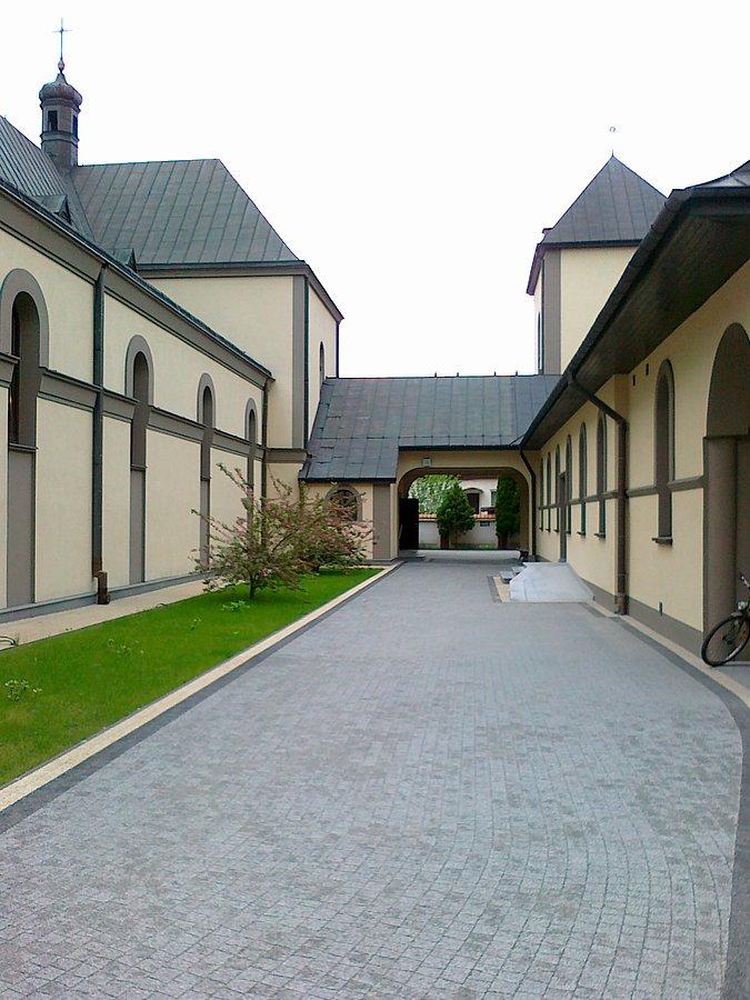 Ciekawe otoczenie kościoła