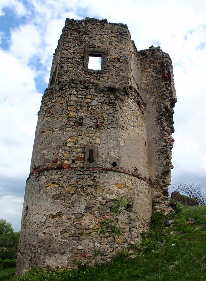 Baszta narożna zamku w Majkowicach
