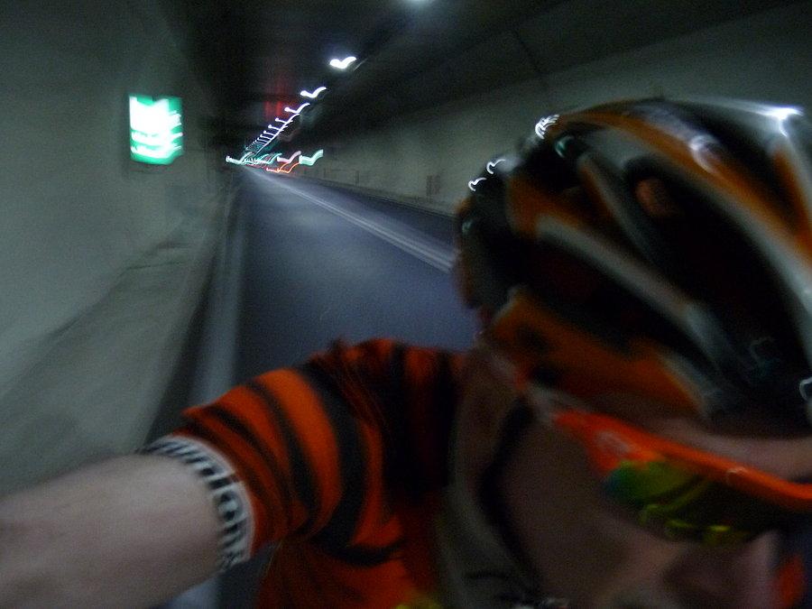 Madonna del Ghisallo Tour z Locarno - prawie 2 km tunel już po włoskiej stronie