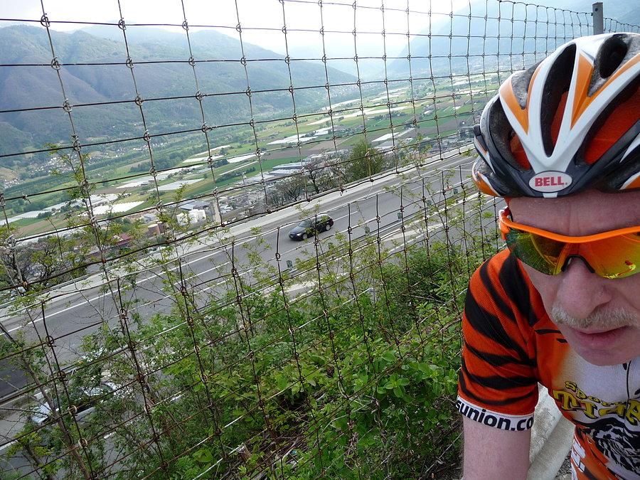 Madonna del Ghisallo Tour z Locarno, podjazd do Lugano obok autostrady na Milano