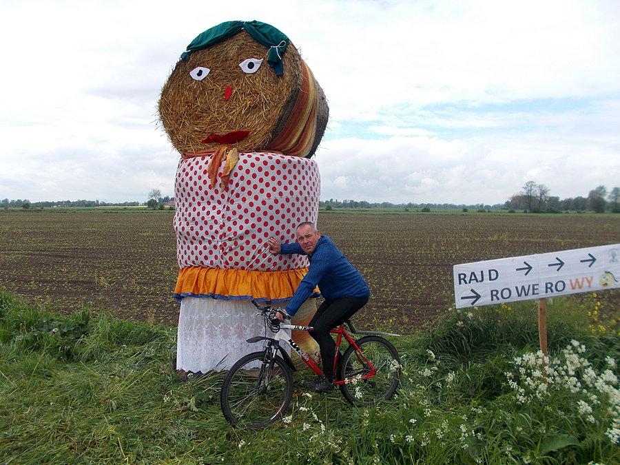 Darecki łapie Babę za cycek