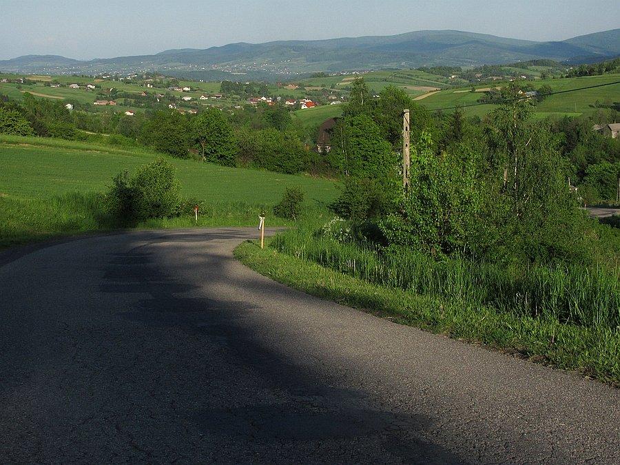 I ostatni zjazd, z fajnym widokiem na pasmo magurskie